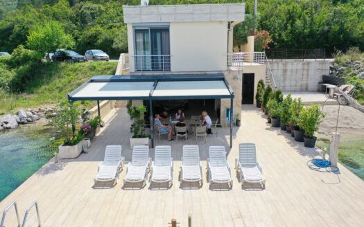 Villa first line to the sea