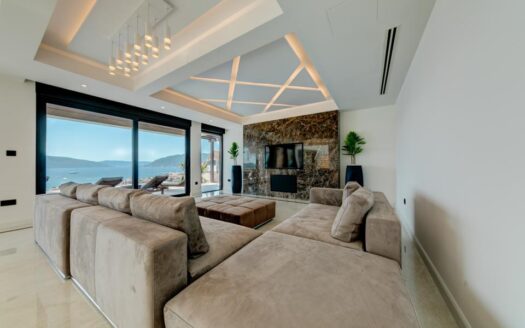 Exquisite Villa in Tivat: Luxury, Comfort, and Stunning Views 