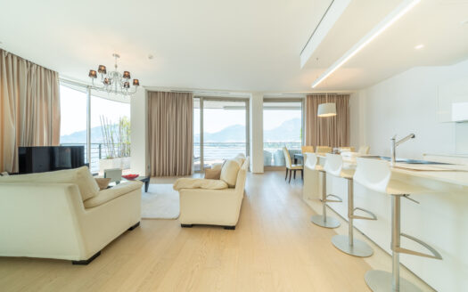 Seaside two-bedroom apartment