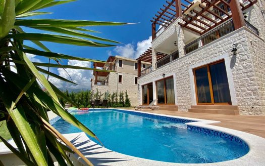 Exceptional four bedrooms villa in Blizikuce