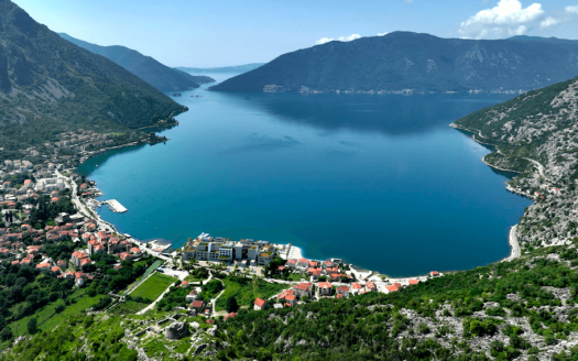 Branded three-bedroom apartment with sea view, Movenpick 5* Teuta Residences