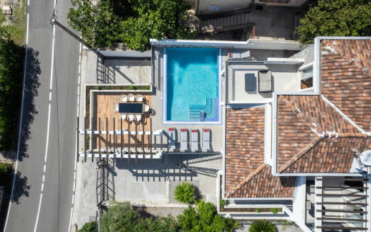 Four bedrooms villa available for a sale. 