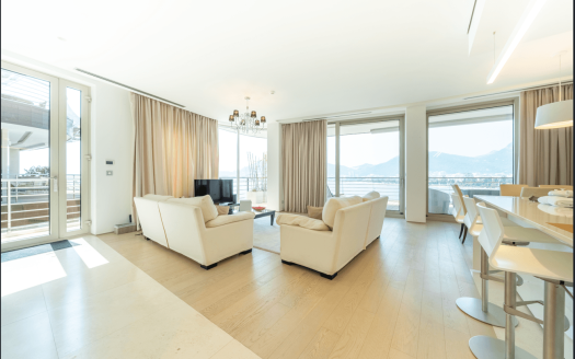 Seaside two-bedroom apartment