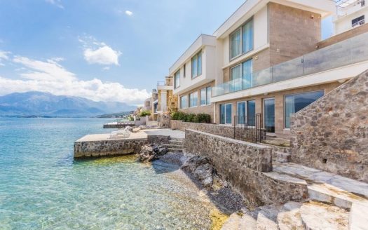 Modern Seafront Villa in Krasici