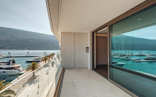 Spacious and modern three-bedroom apartment in Marina ResidencesV