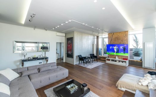 Fantastic Apartment in Block 19a with Two Garage Spaces