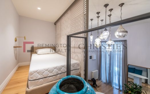 Salon-style Apartment in Old Town