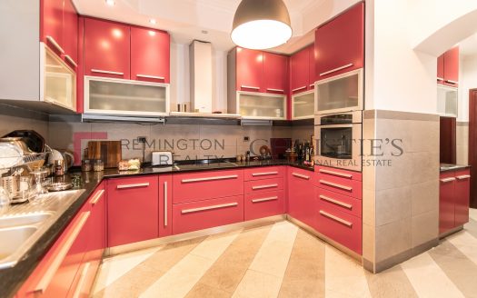 Prestigious urban villa in the heart of the city