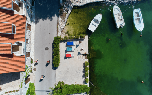 Semi-detached stone house on the first line from the sea