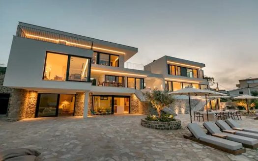 Luxury Villa The Two with private beach