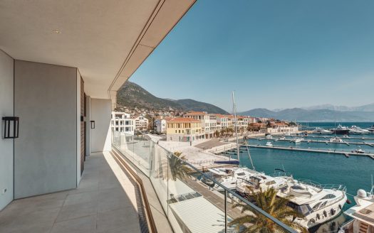 Spacious and modern three-bedroom apartment in Marina ResidencesV