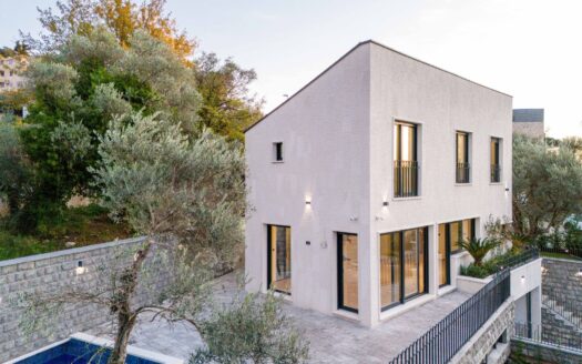 Luxury Villa with a swimming pool, 250m from a Kamenovo beach, Budva