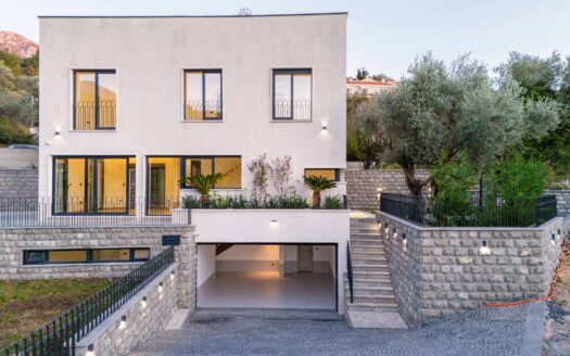 Luxury Villa with a swimming pool, 250m from a Kamenovo beach, Budva