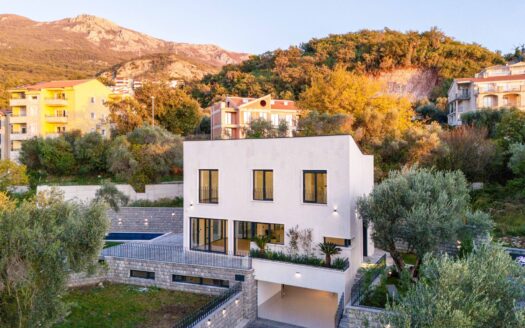 Luxury Villa with a swimming pool, 250m from a Kamenovo beach, Budva